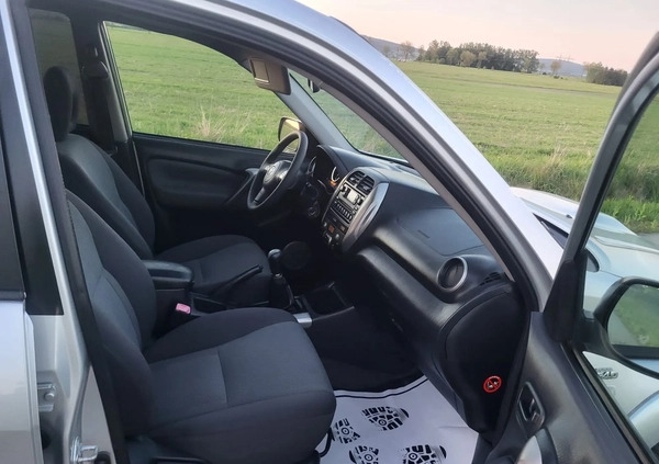 Toyota RAV4 cena 19900 przebieg: 226000, rok produkcji 2004 z Piekary Śląskie małe 497